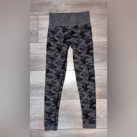 Gymshark Leggings Size Approx Medium Dark Gray Camo Print Inseam 24.5 In EUC - Picture 1 of 8
